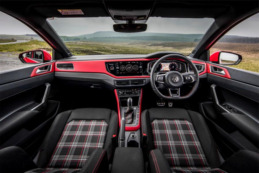 Торпедо Volkswagen Polo GTI 2018 года  (UK) (фото 5 из 35)